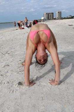 MFC’s ItsCleo flexible at the beach in pink bikini