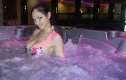Yourdreamsgirl Tania in bubble bath