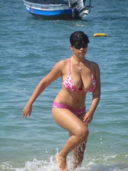 MFC titties_natys in bikini enjoying the sea